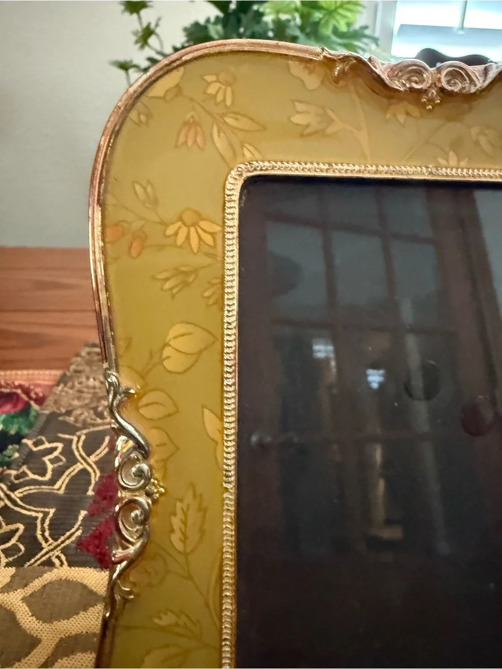 Vintage Ornate Green Floral Table 4x6 Photo Frame - Elegant Accent